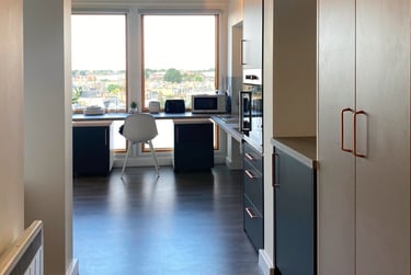 Luxury Studio with Bath - Image 3