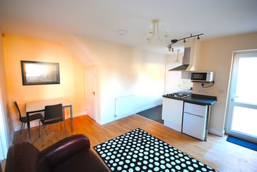 1 bed house, Storer road, City Centre, Loughborough, LE115EQ - Image 2