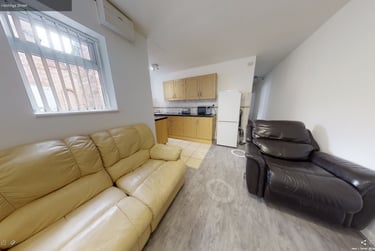 3 bed house, Hastings Street, City Centre, Loughborough, LE115AX - Image 1