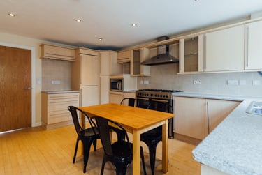 4 bed house, Kingfisher Way, City Centre, Loughborough, LE113NF - Image 1
