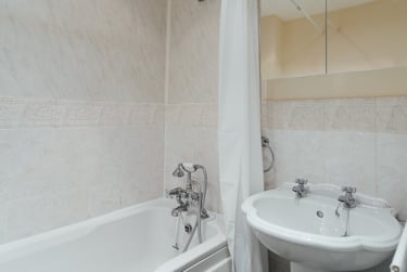 4 bed house, Kingfisher Way, City Centre, Loughborough, LE113NF - Image 13