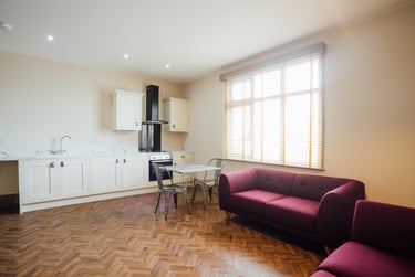 2 bed house, Forest Road, City Centre, Loughborough, LE113NP - Image 1