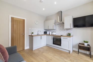 2 bed house, Moorland Road, Hyde Park, Leeds, LS61AL - Image 1