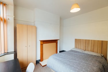 4 bed house, Oaklands Avenue, City Centre, Loughborough, LE113JF - Image 1