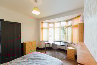 4 bed house, Oaklands Avenue, City Centre, Loughborough, LE113JF - Image 2