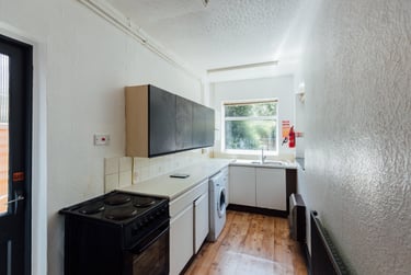 4 bed house, Oaklands Avenue, City Centre, Loughborough, LE113JF - Image 2