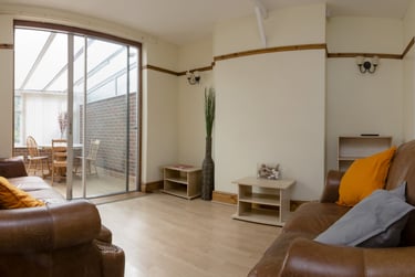 4 bed house, Mountfields Drive, City Centre, Loughborough, LE113JE - Image 1