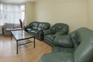 6 bed house, Storer Road, City Centre, Loughborough, LE115EQ - Image 2