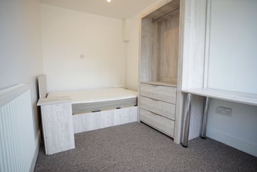 6 bed house, Valley Road, Shelthorpe, Loughborough, LE113PX - Image 2