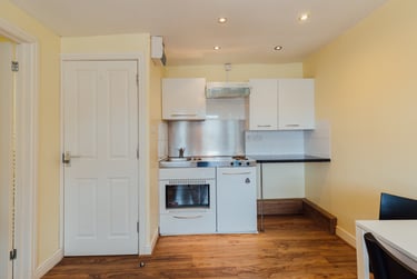 1 bed house, Churchgate, City Centre, Loughborough, LE111UD - Image 1