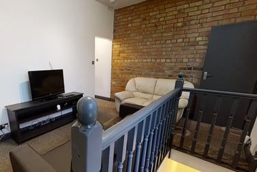 3 bed house, The Rushes, City Centre, Loughborough, LE115BE - Image 2