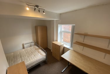 4 bed house, Pinfold Gate, City Centre, Loughborough, LE111BE - Image 2