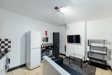 2 bed house, Ashby Square, City Centre, Loughborough, LE115AA - Image 2