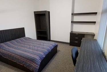 3 bed house, The Rushes, City Centre, Loughborough, LE115BE - Image 4