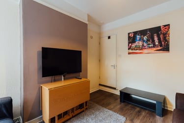 4 bed house, Curzon Street, City Centre, Loughborough, LE113BQ - Image 1