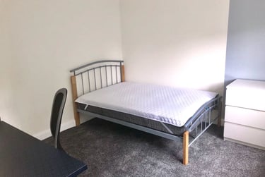 4 bed house, Sharpley Road, City Centre, Loughborough, LE114PN - Image 3