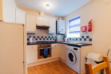 2 bed house, Carlton Close, City Centre, Loughborough, LE115DY - Image 2