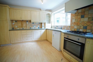 6 bed house, Patterdale Drive, Shelthorpe, Loughborough, LE113RT - Image 2