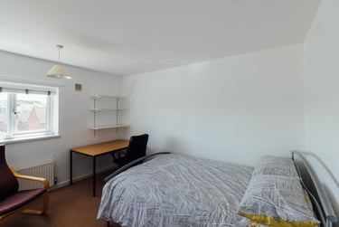 3 bed house, Sharpley Road, City Centre, Loughborough, LE114PL - Image 1