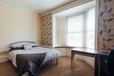 6 bed house, Forest Road, City Centre, Loughborough, LE113NW - Image 1