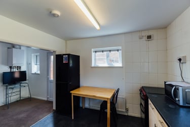 3 bed house, Sharpley Road, City Centre, Loughborough, LE114PL - Image 2