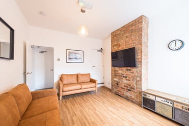 5 bed house, Paget Street, City Centre, Loughborough, LE115DT - Image 1