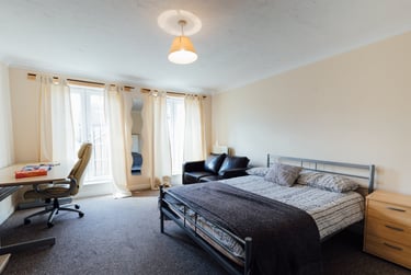 4 bed house, Moorhen Way, City Centre, Loughborough, LE113HH - Image 2