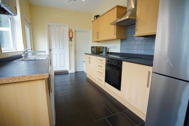 6 bed house, Broad Street, City Centre, Loughborough, LE115AB - Image 2