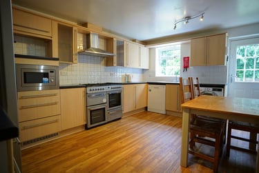 4 bed house, Wren Close, City Centre, Loughborough, LE113HL - Image 1