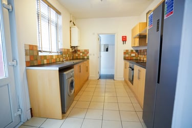 4 bed house, Derby Road, City Centre, Loughborough, LE115AE - Image 2