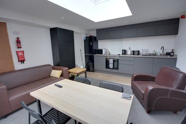 4 bed house, Gilesgate, Durham, DH11HY - Image 1