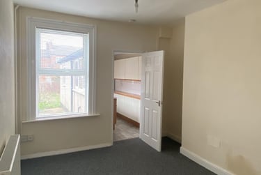 2 bed house, Russell Street, St Catherines, Lincoln, LN58NN - Image 2