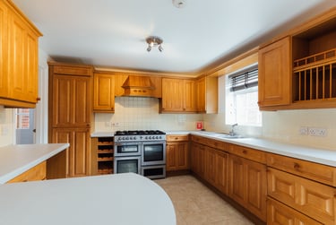 6 bed house, Goldfinch Close, City Centre, Loughborough, LE113HG - Image 1