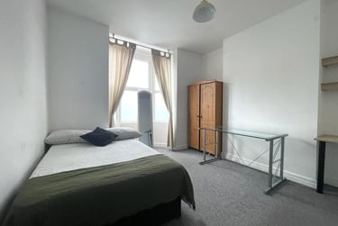 4 bed house, Carholme Road, West End, Lincoln, LN11ST - Image 1