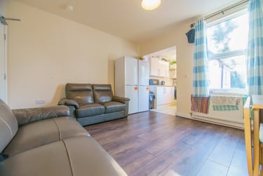 5 bed house, Carholme Road, West End, Lincoln, LN11SP - Image 2