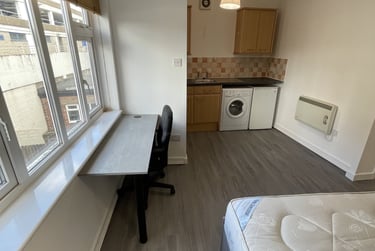 1 bed house, Market Street, City Centre, Loughborough, LE113ER - Image 3