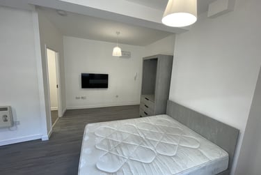 1 bed house, Market Street, City Centre, Loughborough, LE113ER - Image 2