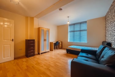 1 bed house, Market Street, City Centre, Loughborough, LE113ER - Image 1