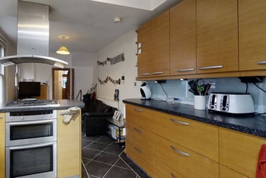 6 bed house, Howard Road, Clarendon Park, Leicester, LE21XH - Image 1