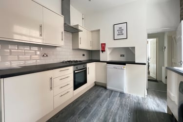 6 bed house, York Road, City Centre, Loughborough, LE113DA - Image 2