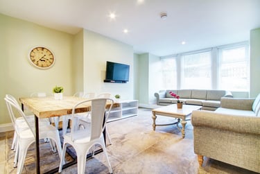 8 bed house, Hyde Park Road, Hyde Park, Leeds, LS61AJ - Image 1