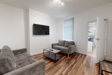 5 bed house, Fearon Street, City Centre, Loughborough, LE115DG - Image 1