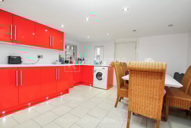 10 bed house, Kirkstall Lane, Headingley, Leeds, LS63DP - Image 2