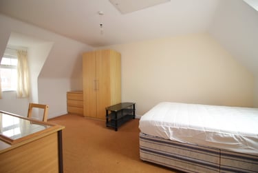 6 bed house, Goldfinch Close, City Centre, Loughborough, LE113HG - Image 5