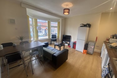 2 bed house, East Park Road, Highfields, Leicester, LE55HH - Image 1