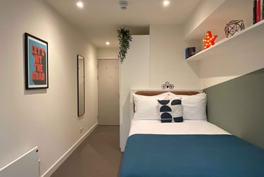 Classic Ensuite Plus at Snow Island, King's Mill Lane, City Centre, Huddersfield, HD13AU - Image 1