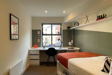 Premium 1 Ensuite Plus at Snow Island, King's Mill Lane, City Centre, Huddersfield, HD13AU - Image 1