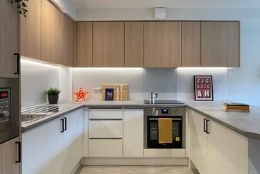 Premium 1 Ensuite Plus at Snow Island, King's Mill Lane, City Centre, Huddersfield, HD13AU - Image 2