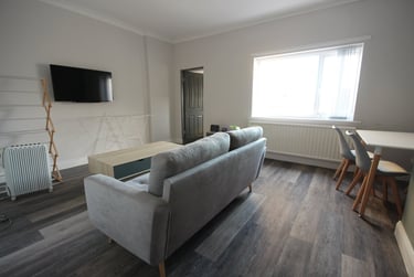 2 bed house, High Street, Langley Moor, Durham, DH78JW - Image 3