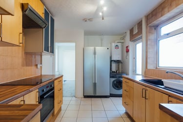 6 bed house, Holywell Drive, City Centre, Loughborough, LE113JX - Image 2